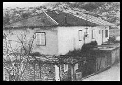 Renovirana baraka u Baćini, na predjelu Portina, u kojoj je školske 1951./52. godine radilo odjeljenje V. b razreda Osmogodišnje škole u Pločama.
