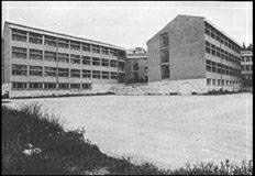 Suvremena zgrada Osnovne škole Vladimira Nazora u Pločama, Gimnazija Ploče i Srednjoškolskog centra fra Andrije Kačića Miošića u Pločama sagrađena 1971. godine.