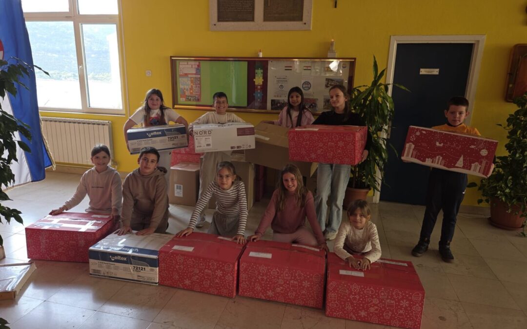 Naša škola darovala igračke za dječje osmijehe